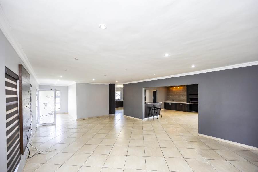 4 Bedroom Property for Sale in Sunrise On Sea Eastern Cape